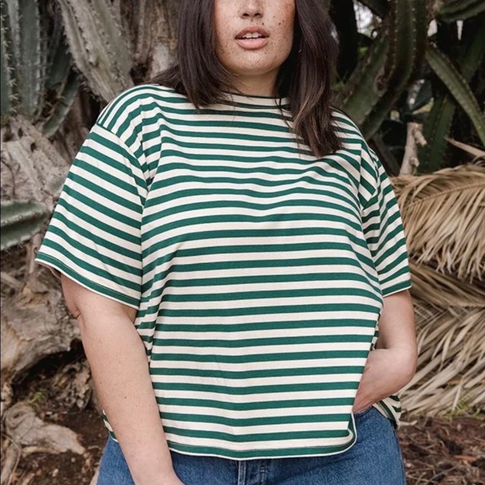 Tradlands green striped box tee. Size small. Fits slightly oversized.